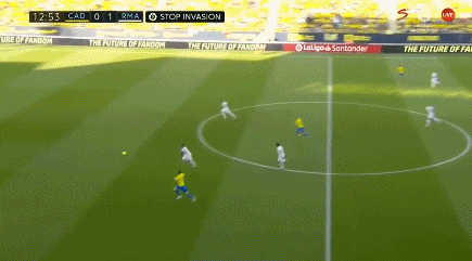 刘璇陪5岁女儿练体操，手持长棍严厉还疲惫，住300平豪宅又大又乱