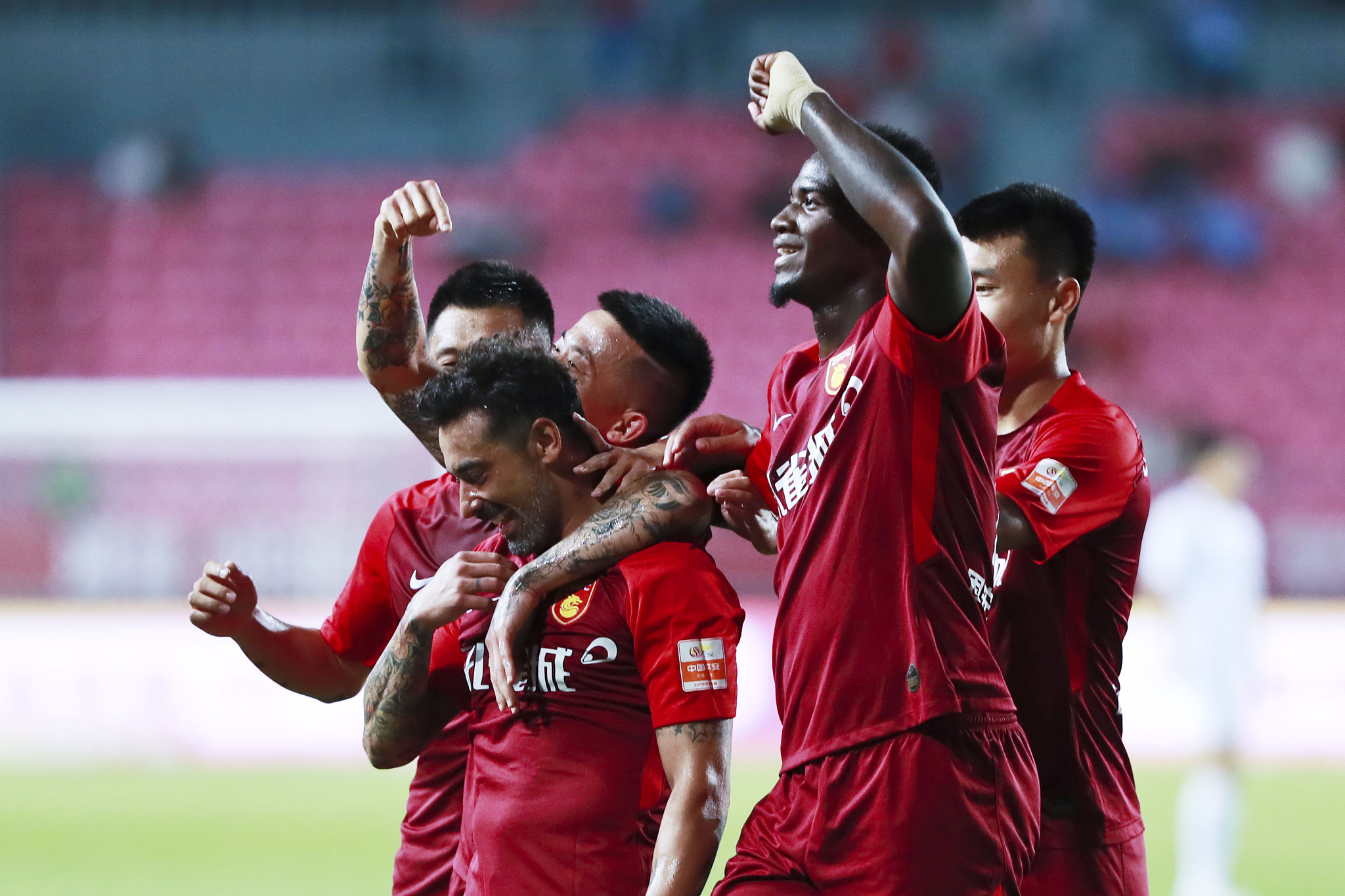 篮球NBA巨星单场暴砍52分，再次刷新个人纪录