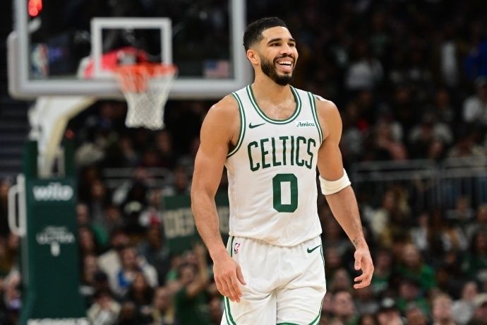 ESPN提议湖人队与国王队进行一笔交易，旨在解决湖人队的防守问题